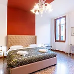 Just Urban - 3-br Canal View - 9 Min Piazza San Marco Apartamento *
