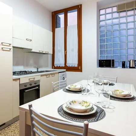Just Urban - 3-br Canal View - 9 Min Piazza San Marco ונציה