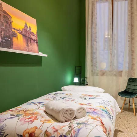 Just Urban Stays - 3-Br Canal View Apartment - 9 Min Piazza San Marco