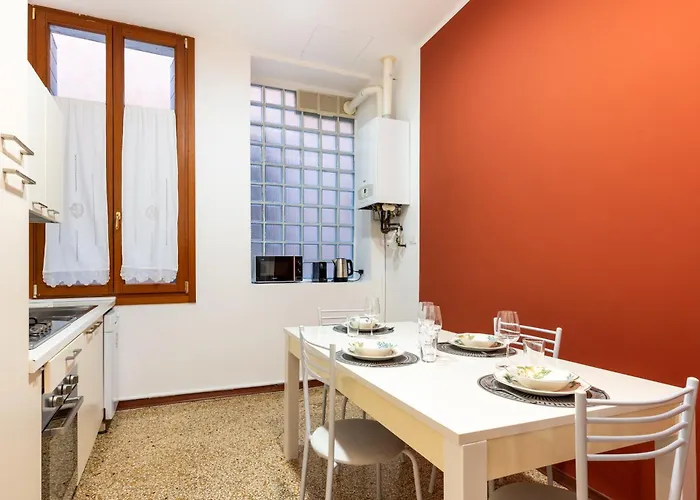 Just Urban Stays - 3-Br Canal View Apartment - 9 Min Piazza San Marco