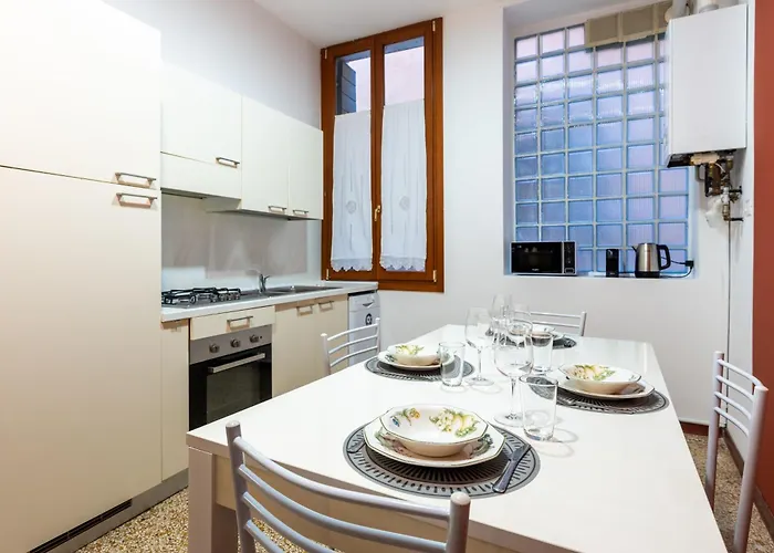 Just Urban Stays - 3-Br Canal View Apartment - 9 Min Piazza San Marco Velence