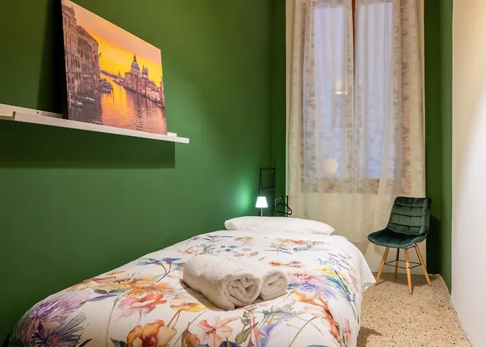 Just Urban Stays - 3-Br Canal View Apartment - 9 Min Piazza San Marco